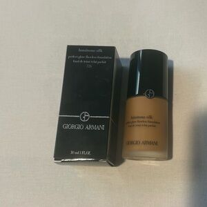 Giorgio Armani Luminous Silk Foundation - Black and Cream 7.75